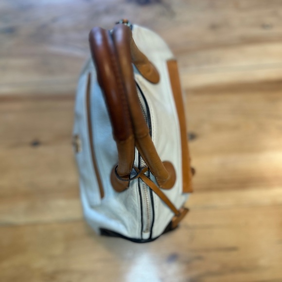 Danier Genuine Leather Luxury Cream and Tan Women's Handbag Like new - Picture 3 of 10